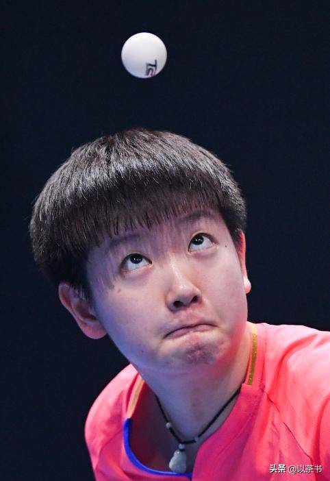 爱游戏下载-Uzi重返赛场，比赛局势复杂首场状态出色，篮网观众沸腾！引发球迷热议-爱游戏下载